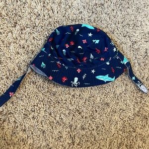 LIKE NEW Carter’s 12-24M reversible infant bucket hat w/strap